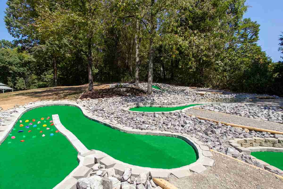 MINI GOLF - Image 1