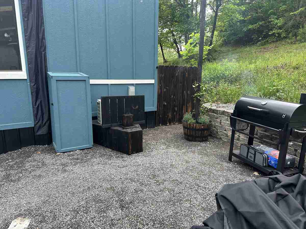 TINY HOME PATIO - Image 6