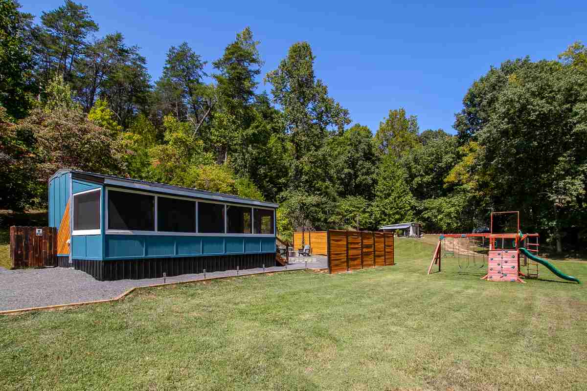 TINY HOME PATIO - Image 39