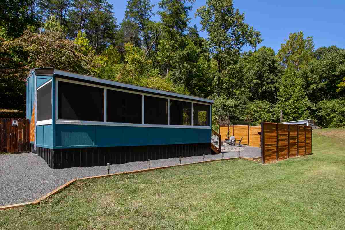 TINY HOME PATIO - Image 43